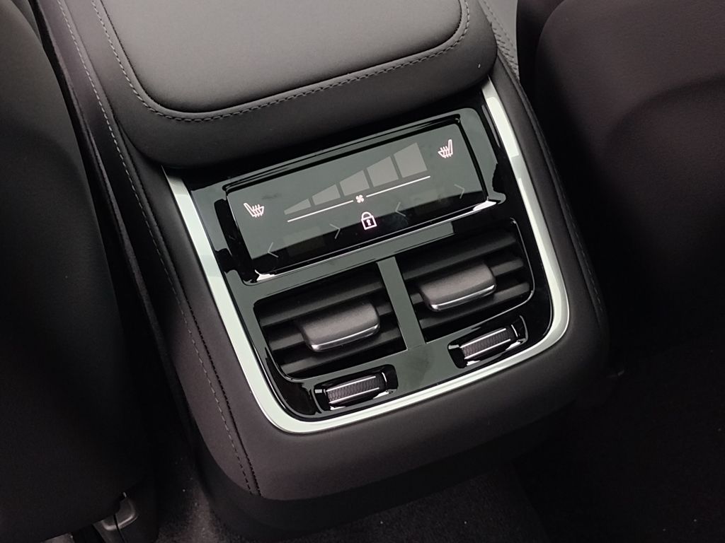 2026 VOLVO XC90 - Image 24