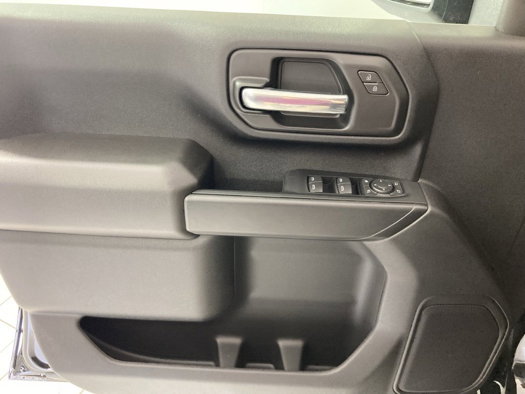 2025 Chevrolet Silverado 2500HD Custom photo 11