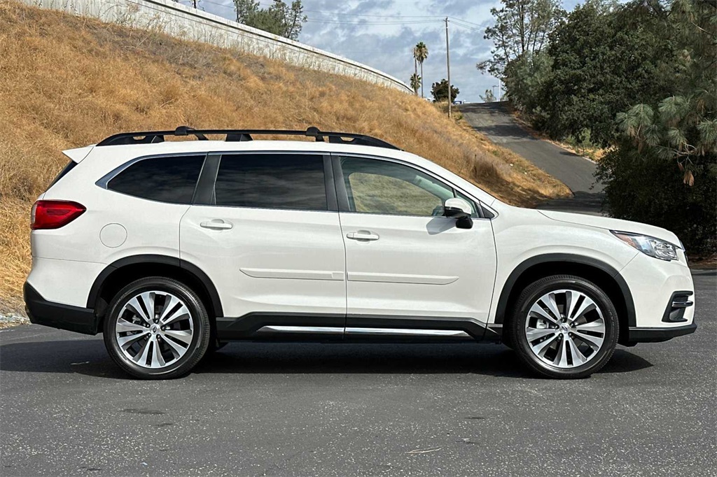2022 Subaru Ascent Limited photo 3