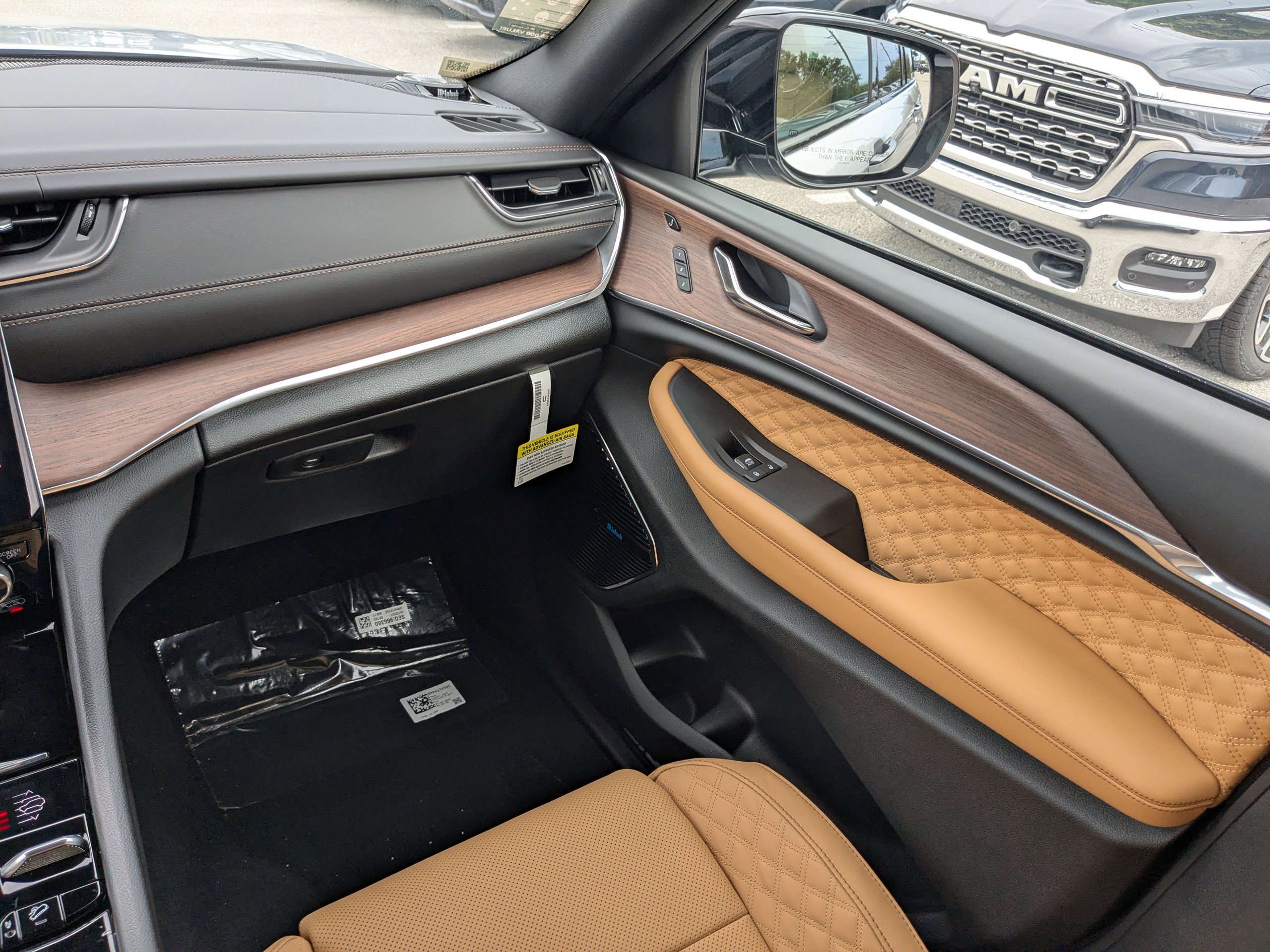 2025 Jeep Grand Cherokee Summit photo 17