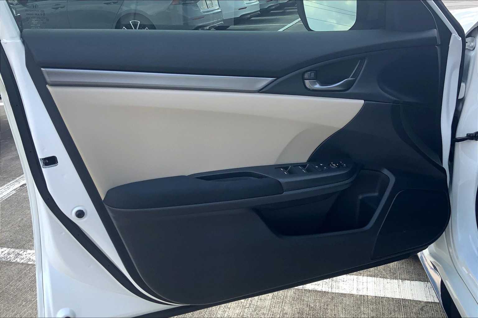 2018 Honda Civic Hatchback Sport photo 20