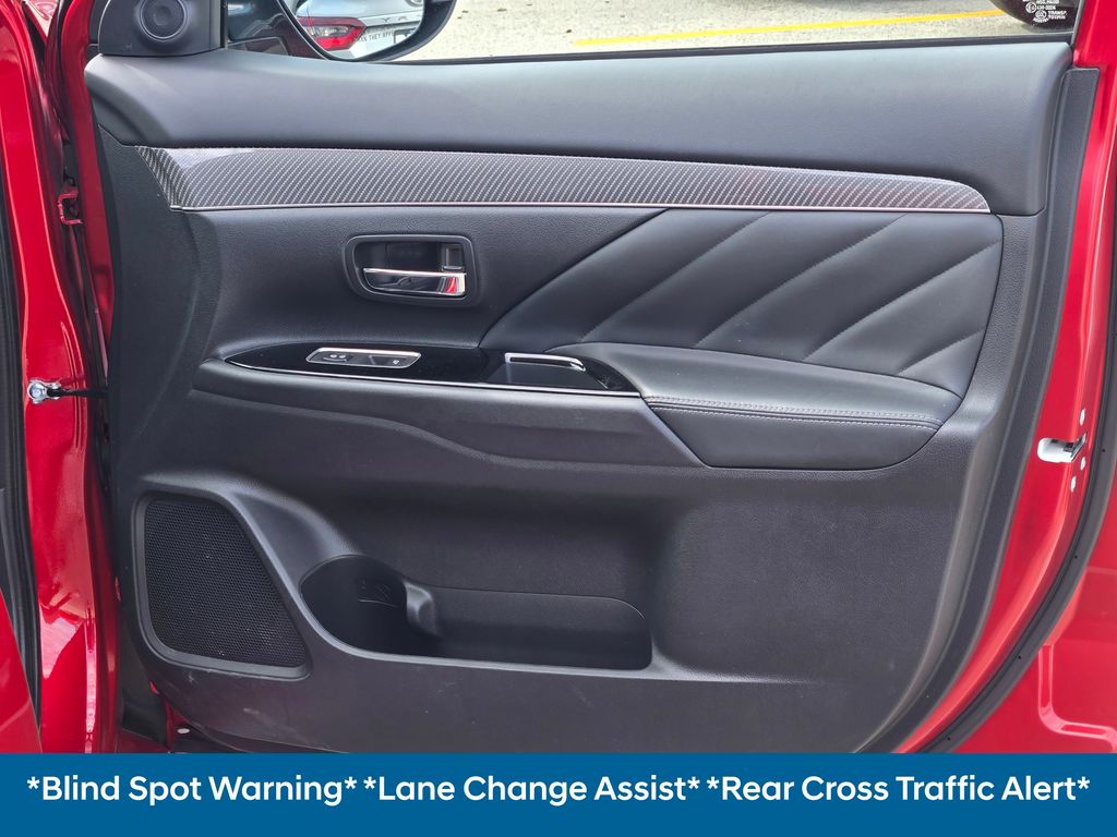 2019 Mitsubishi Outlander PHEV SEL photo 3