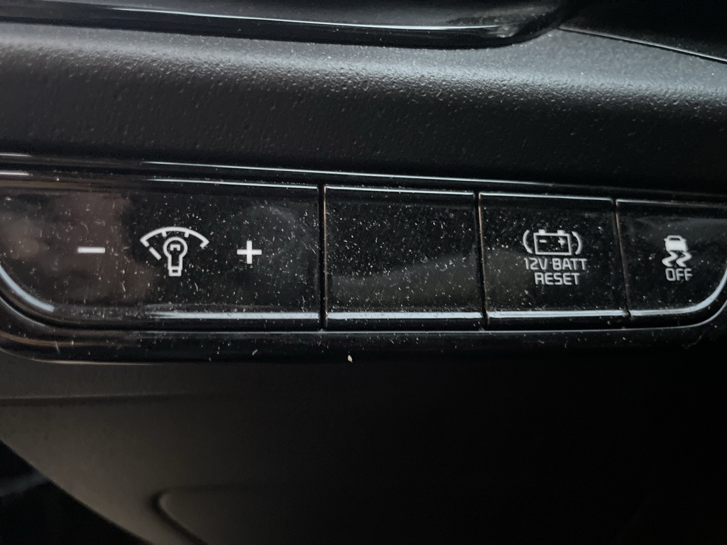 2023 Kia Niro LX photo 11