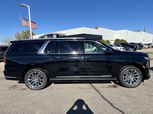 Used 2021 Cadillac Escalade ESV Premium Luxury with VIN 1GYS4LKLXMR190570 for sale in Rochester, Minnesota