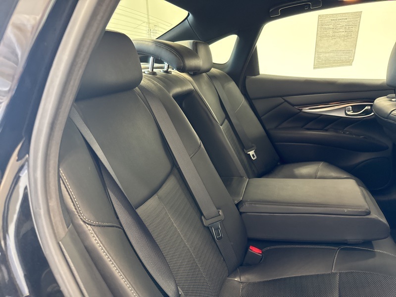 2018 Infiniti Q70 3.7 Luxe photo 9