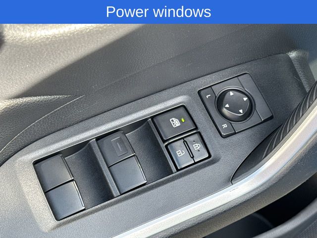 2020 Toyota RAV4 XLE photo 12