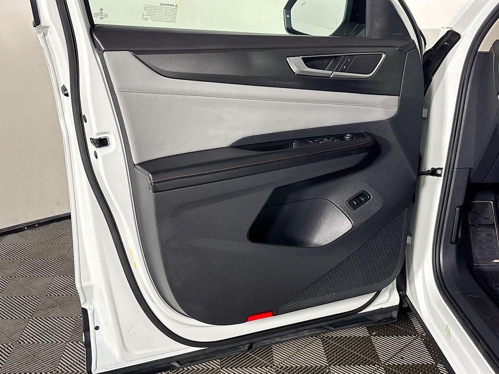 2024 Volkswagen Atlas Peak Edition SE Technology photo 10