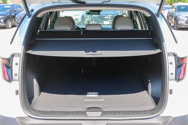 New 2025 White Hyundai SEL Convenience FWD image 6