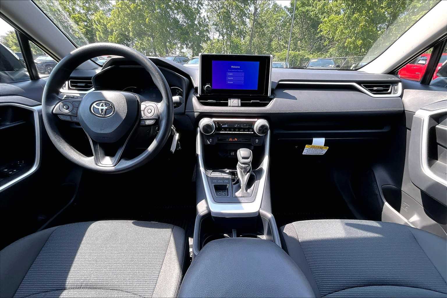 2025 Toyota RAV4 LE photo 5