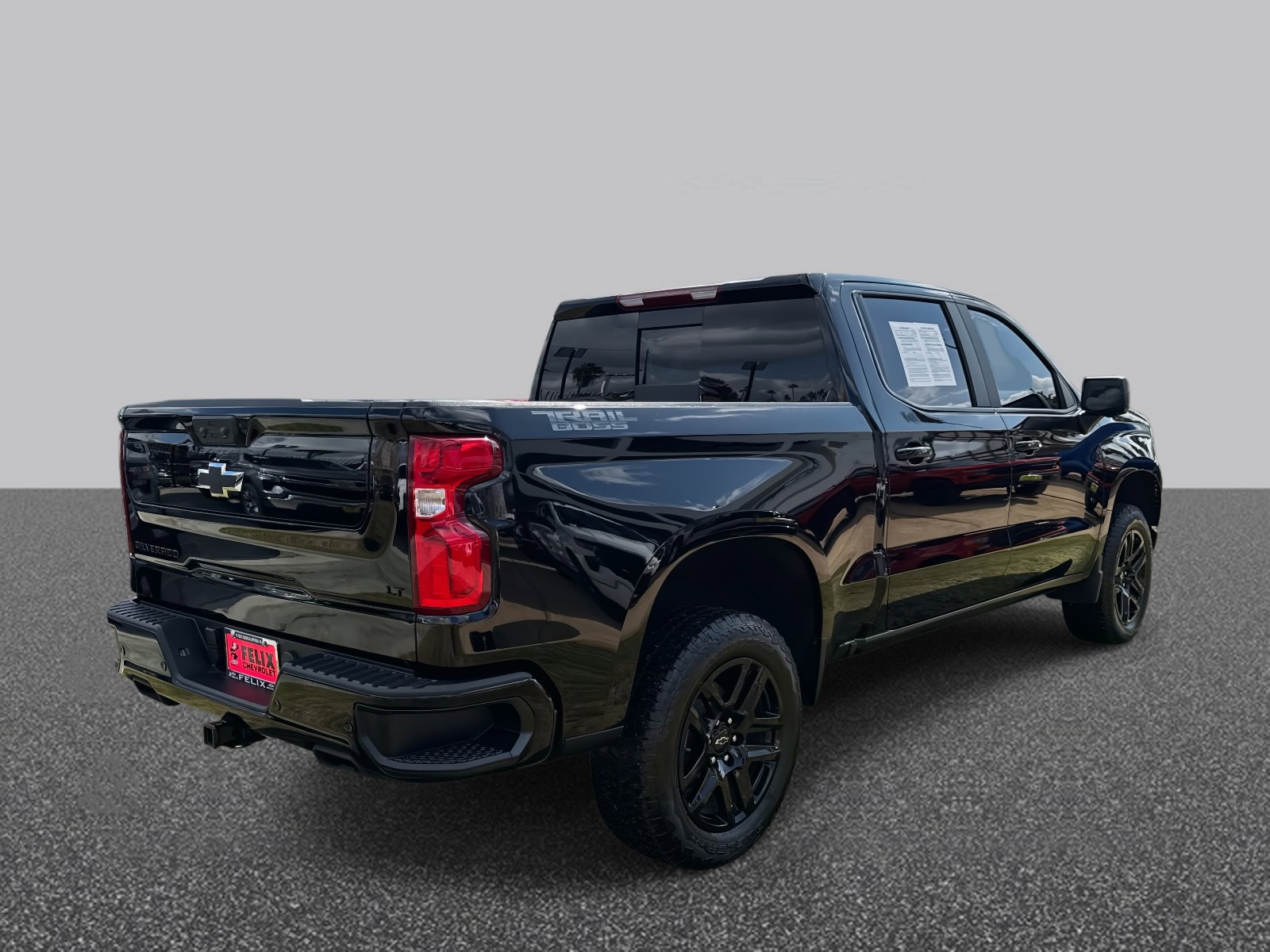 2025 Chevrolet Silverado 1500 LT Trail Boss photo 3