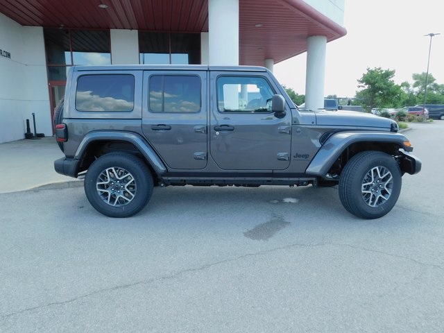 2025 Jeep Wrangler Sahara photo 9