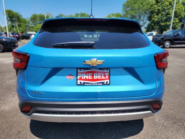 2025 Chevrolet Trax LT photo 8