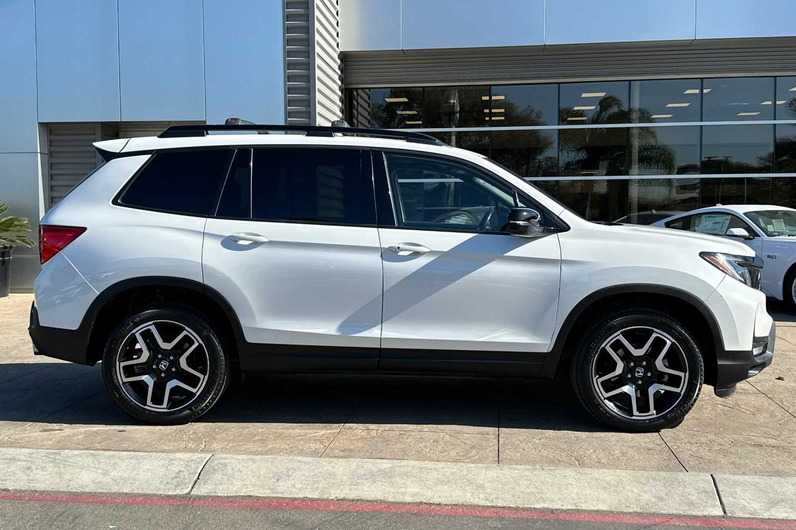 2022 Honda Passport Elite photo 3