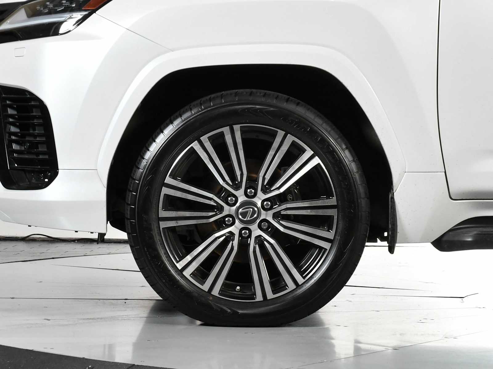 2023 Lexus LX 600 Luxury photo 8