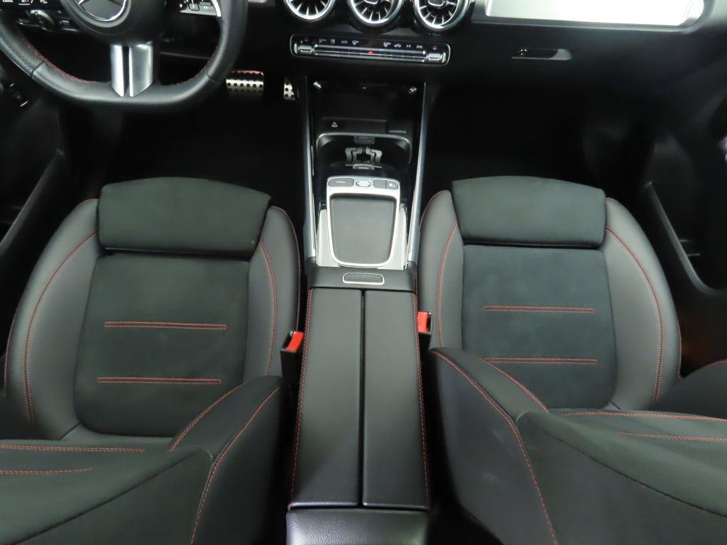2025 Mercedes Benz GLB 250 photo 16