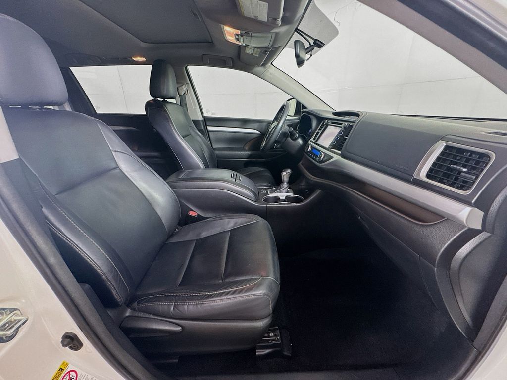 2015 Toyota Highlander Base Hybrid photo 31