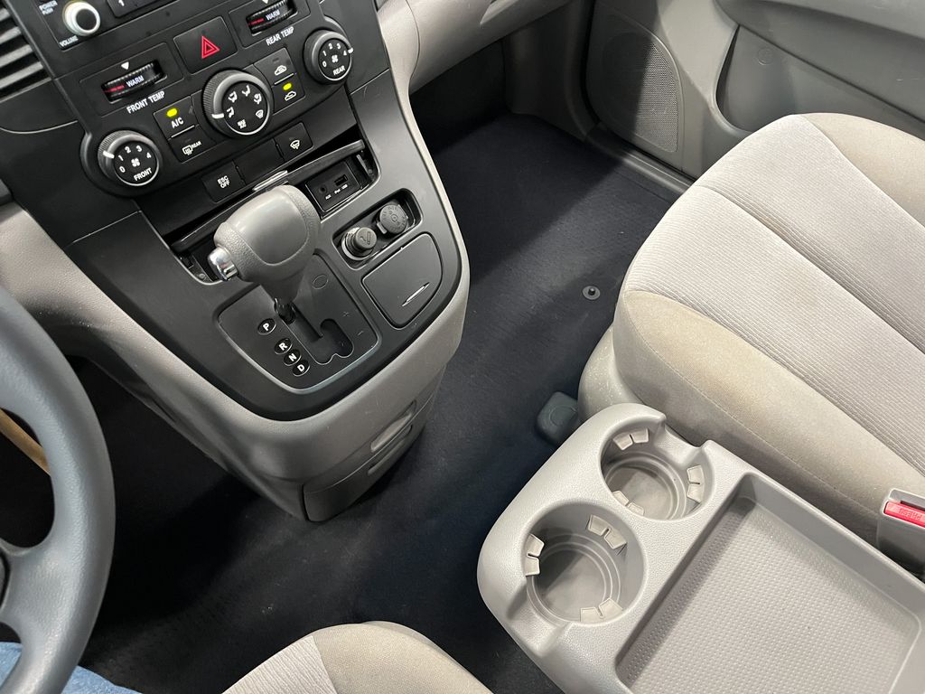 2010 Kia Sedona LX photo 23