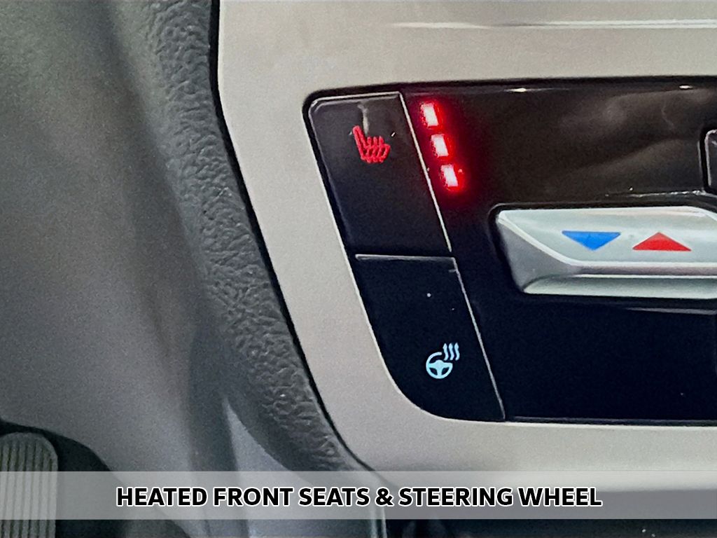 2023 Ford Explorer XLT photo 3