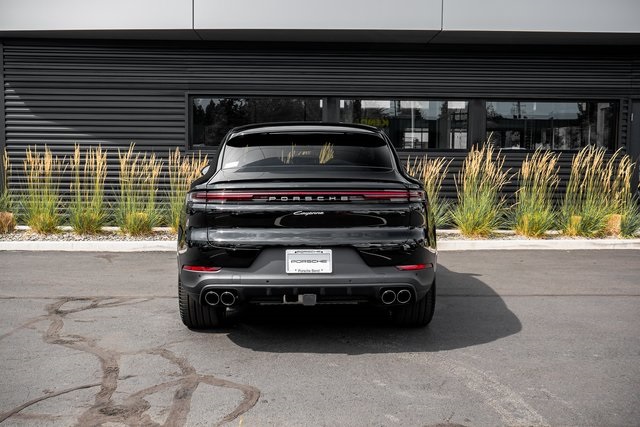 2025 Porsche Cayenne Coupe photo 31