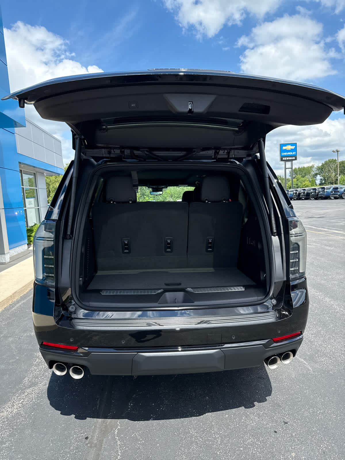 2025 Chevrolet Tahoe Z71 photo 3