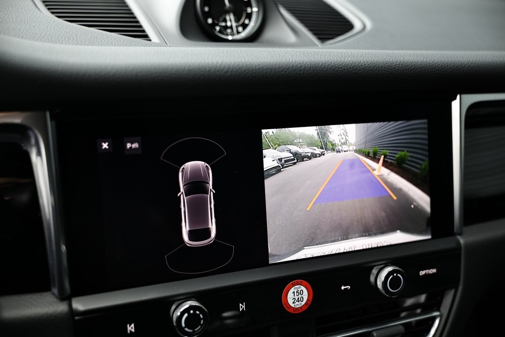 2024 Porsche Macan S photo 40