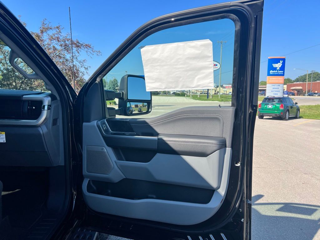 2025 Ford F-350 XLT photo 38