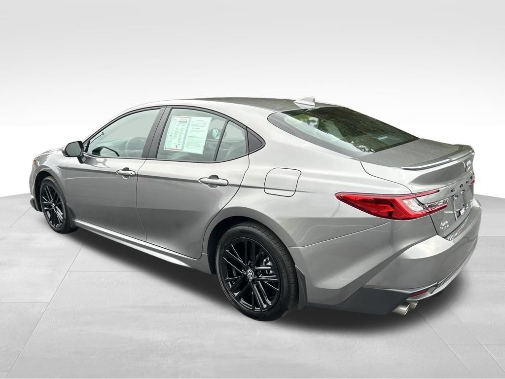 2025 Toyota Camry SE photo 3