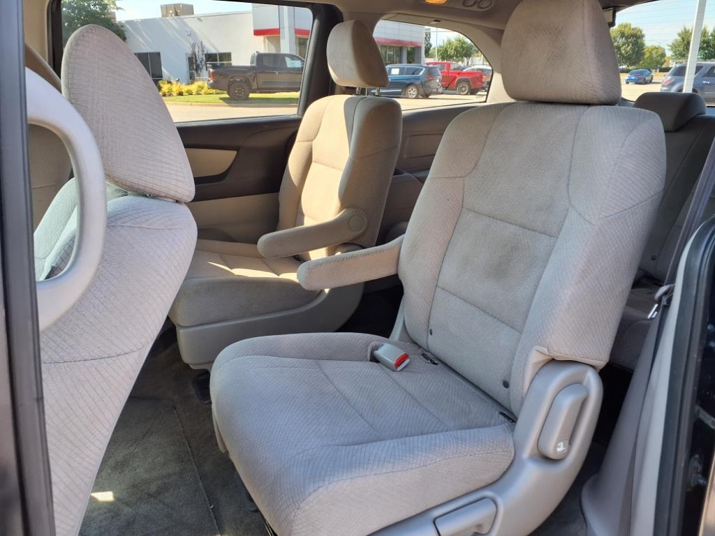 2016 Honda Odyssey LX photo 7