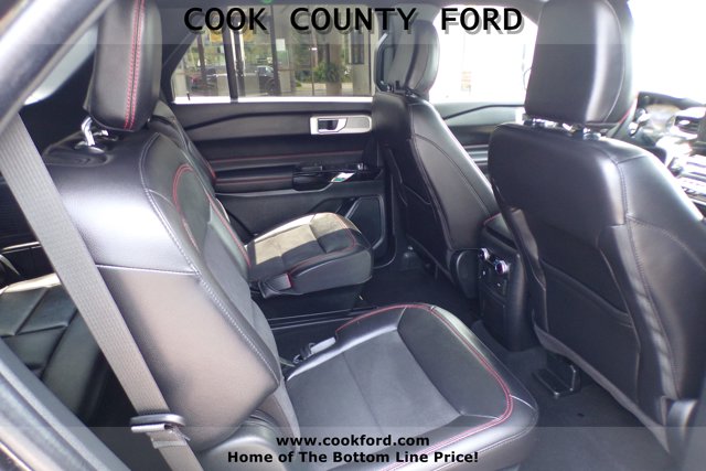 2024 Ford Explorer ST-Line photo 16