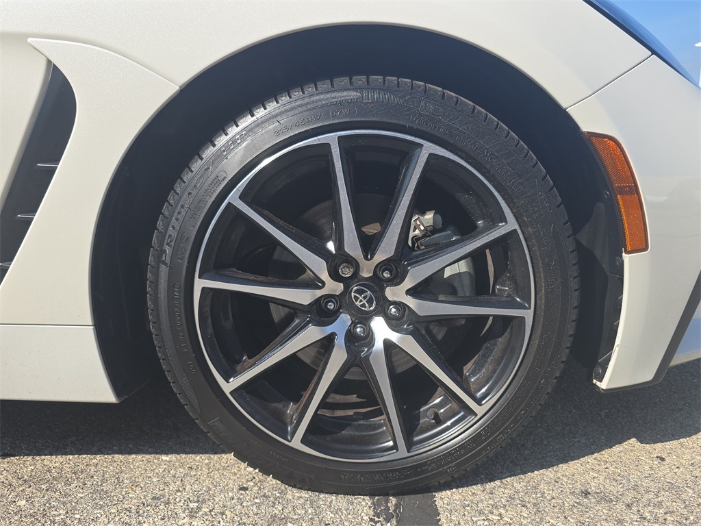 2023 Toyota GR86 Base photo 37