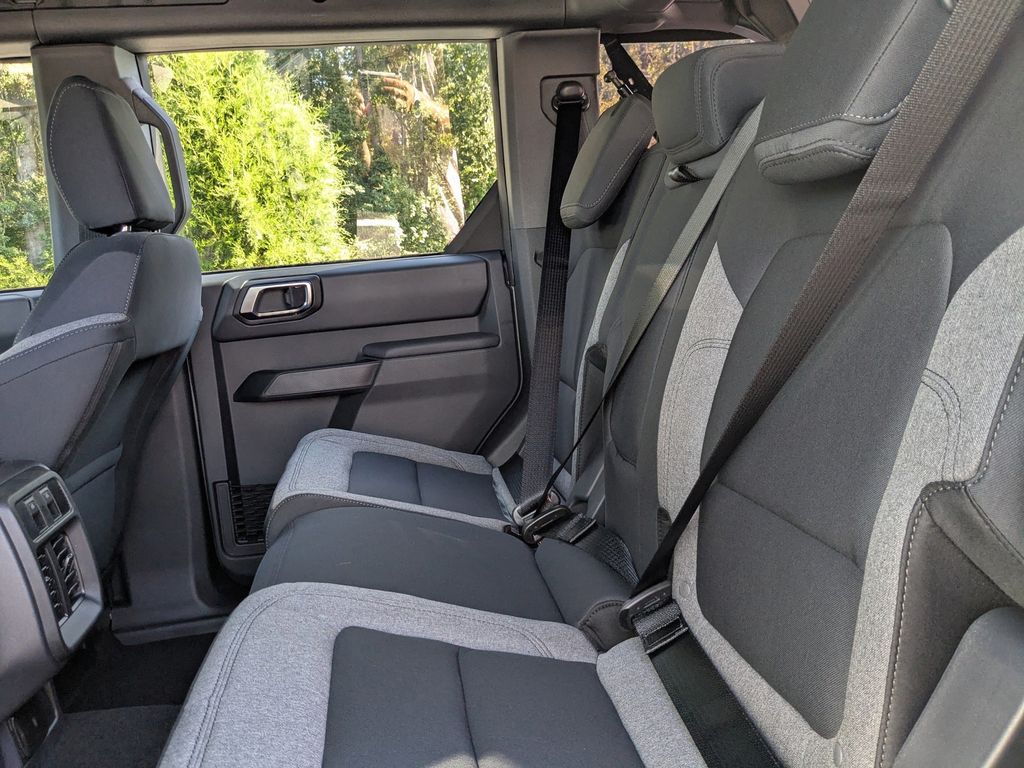 2025 Ford Bronco Base photo 14