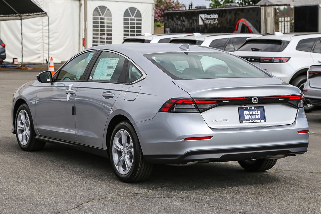 2025 Honda Accord LX photo 4