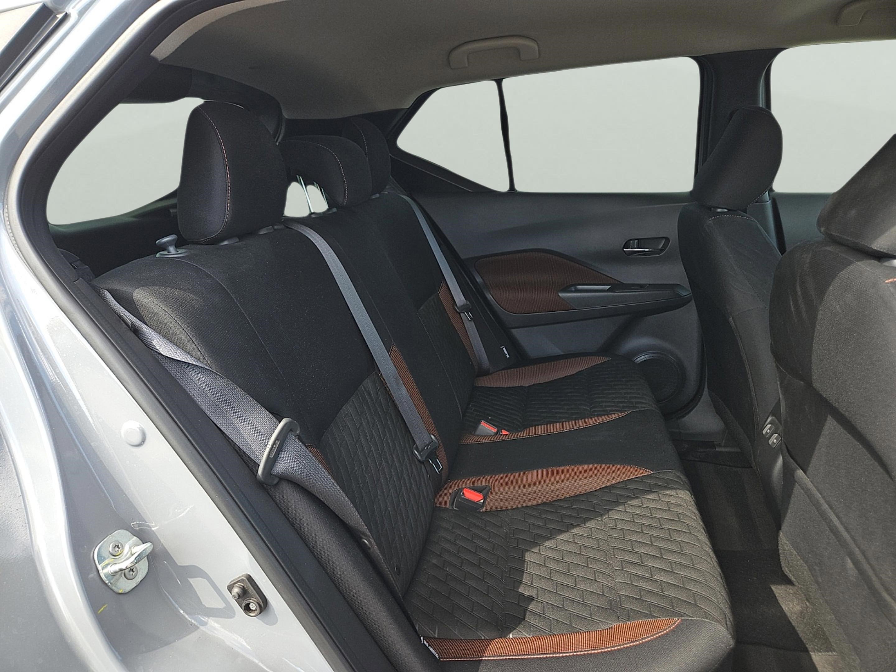 2023 Nissan Kicks SR photo 10