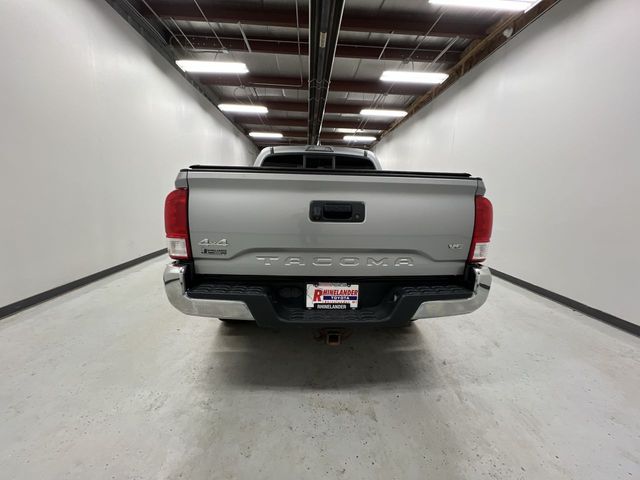 2017 Toyota Tacoma SR5 photo 2