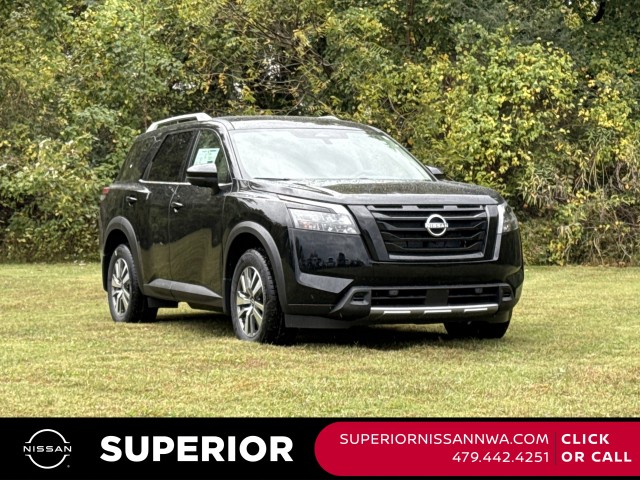 2025 Nissan Pathfinder SL's photo