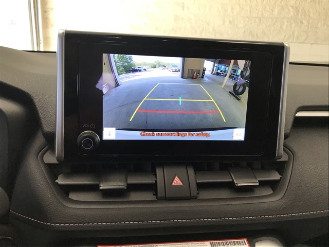 2025 Toyota RAV4 XLE photo 19