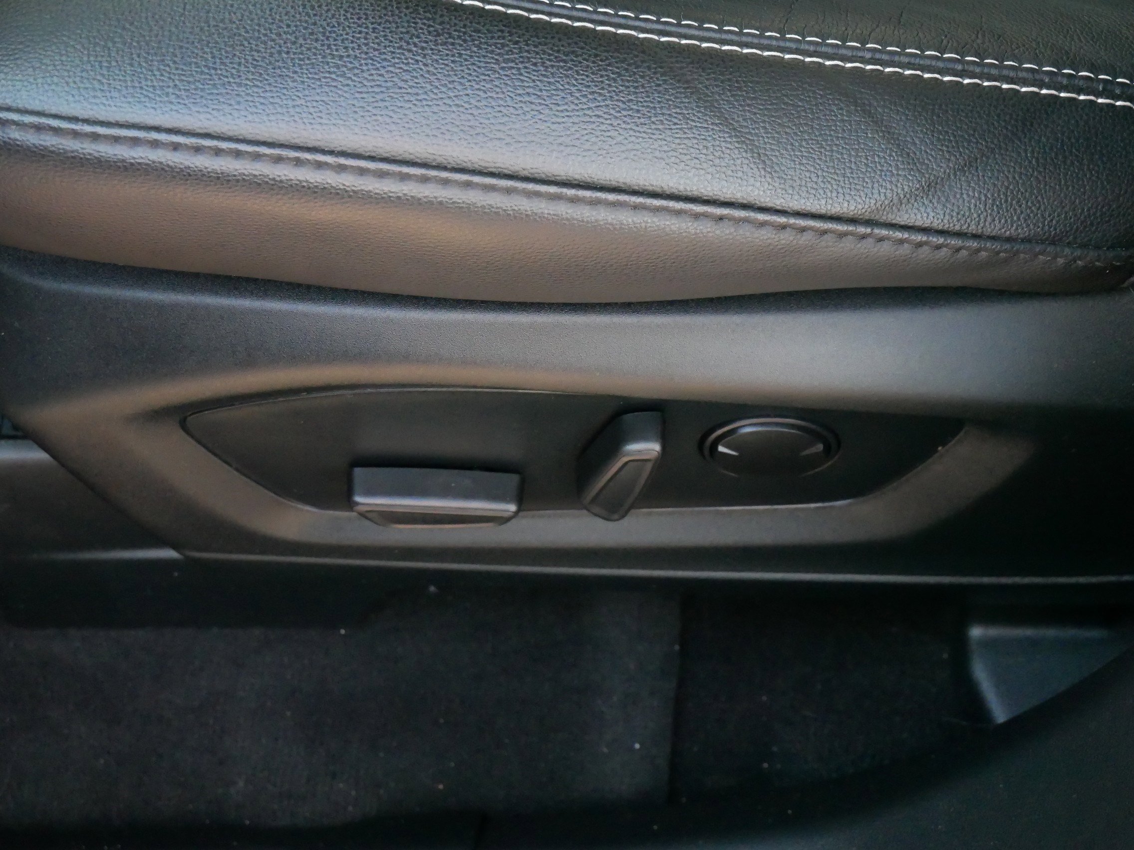 2023 Ford Explorer ST photo 19