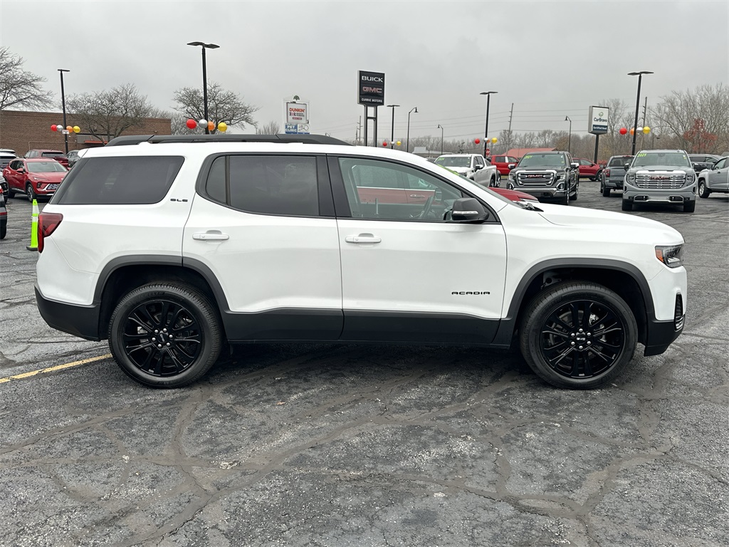 2023 GMC ACADIA - Image 9