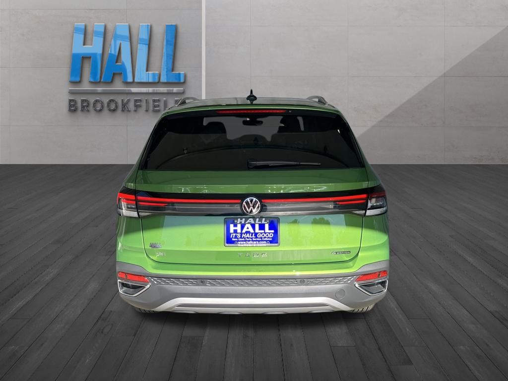 2025 Volkswagen Taos SE photo 4