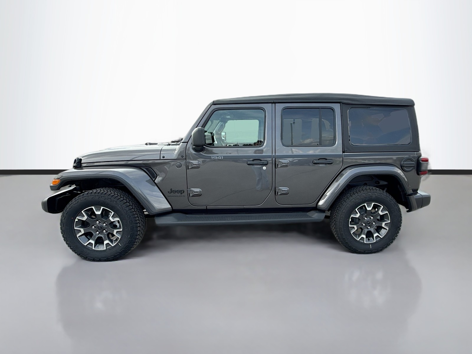 2025 Jeep Wrangler Sahara photo 8