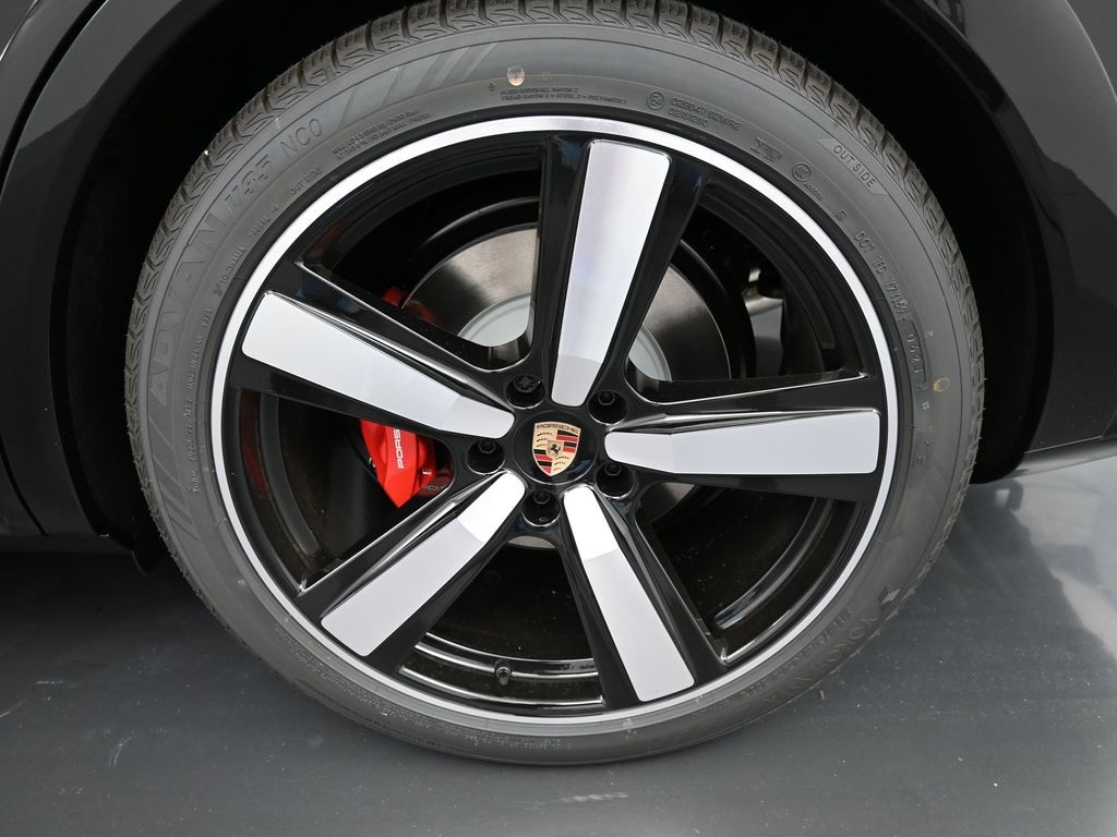 2026 Porsche Cayenne GTS Coupe photo 19