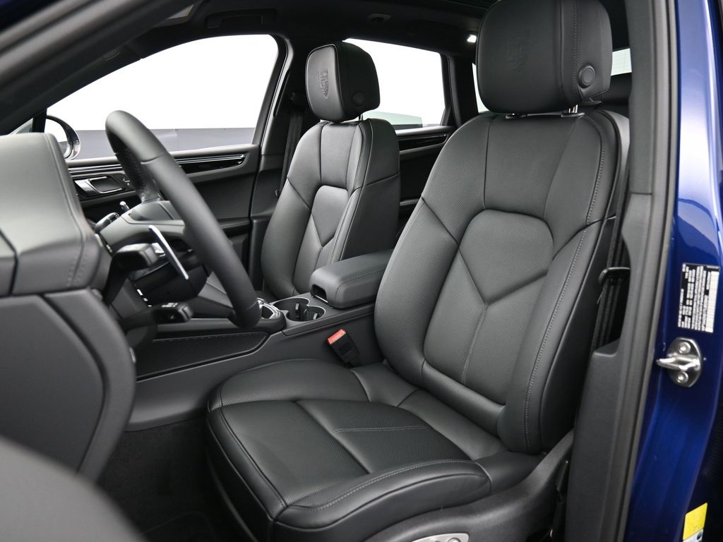 2026 Porsche Macan T photo 4