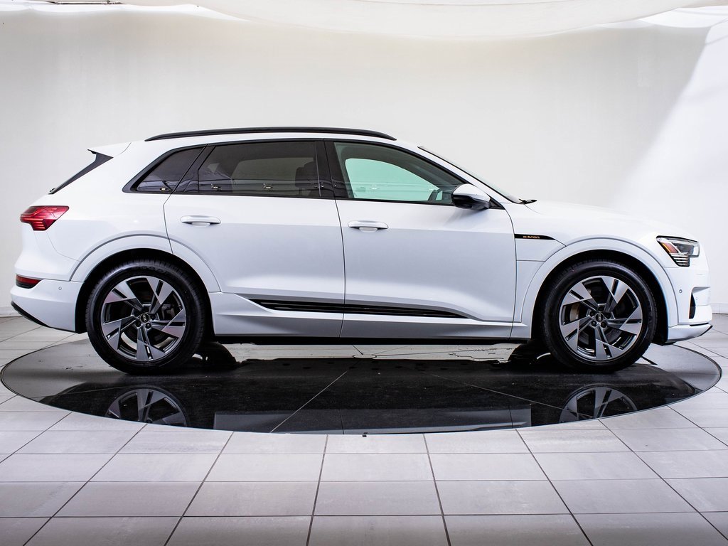 2022 Audi e-tron Premium photo 10