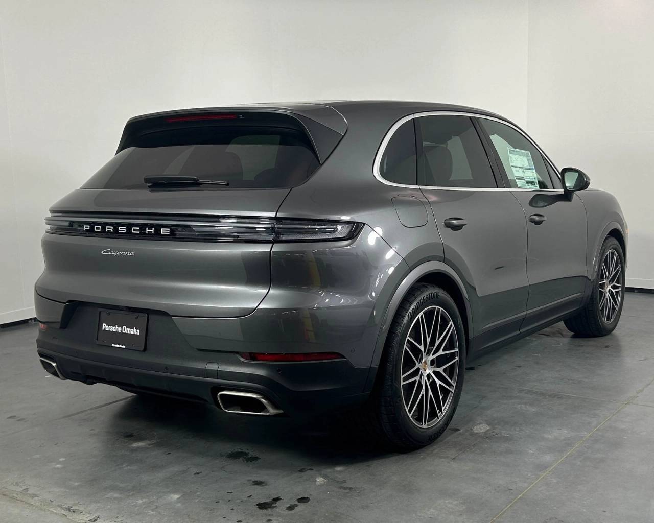 2025 Porsche Cayenne photo 7