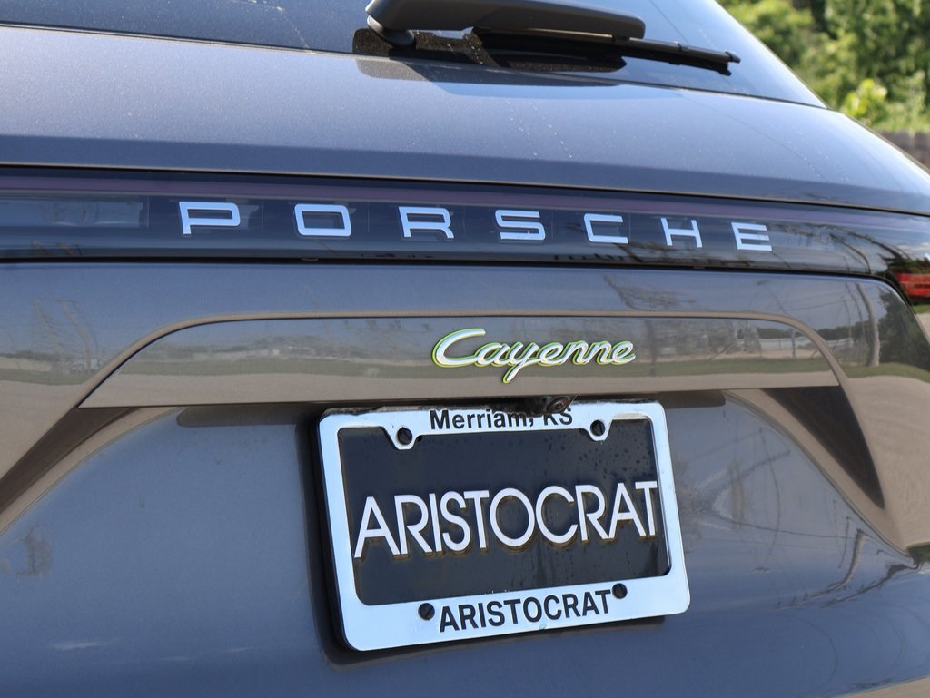 2023 Porsche Cayenne E-Hybrid photo 6