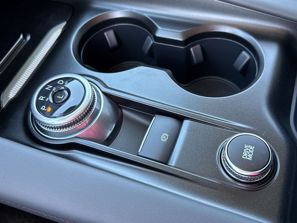 2025 Ford Explorer photo 21