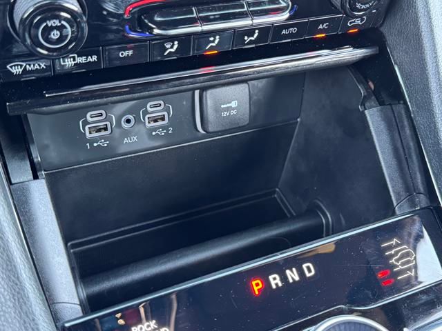 2023 Jeep Grand Cherokee Overland photo 14