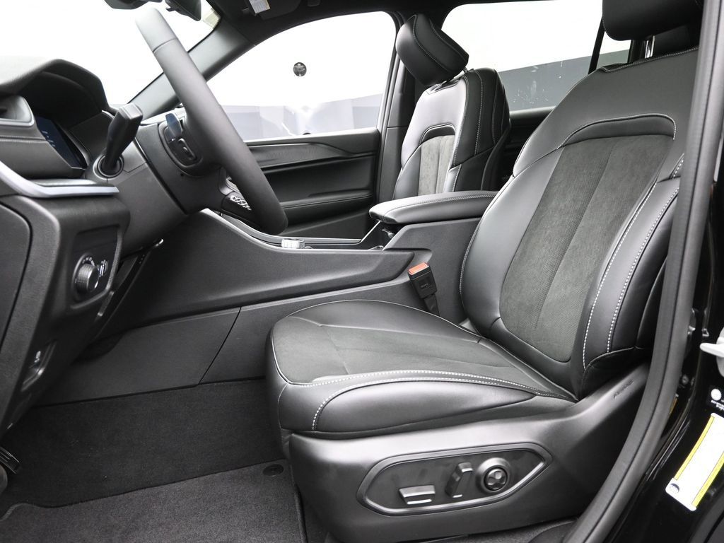 2025 Jeep Grand Cherokee Altitude X photo 13