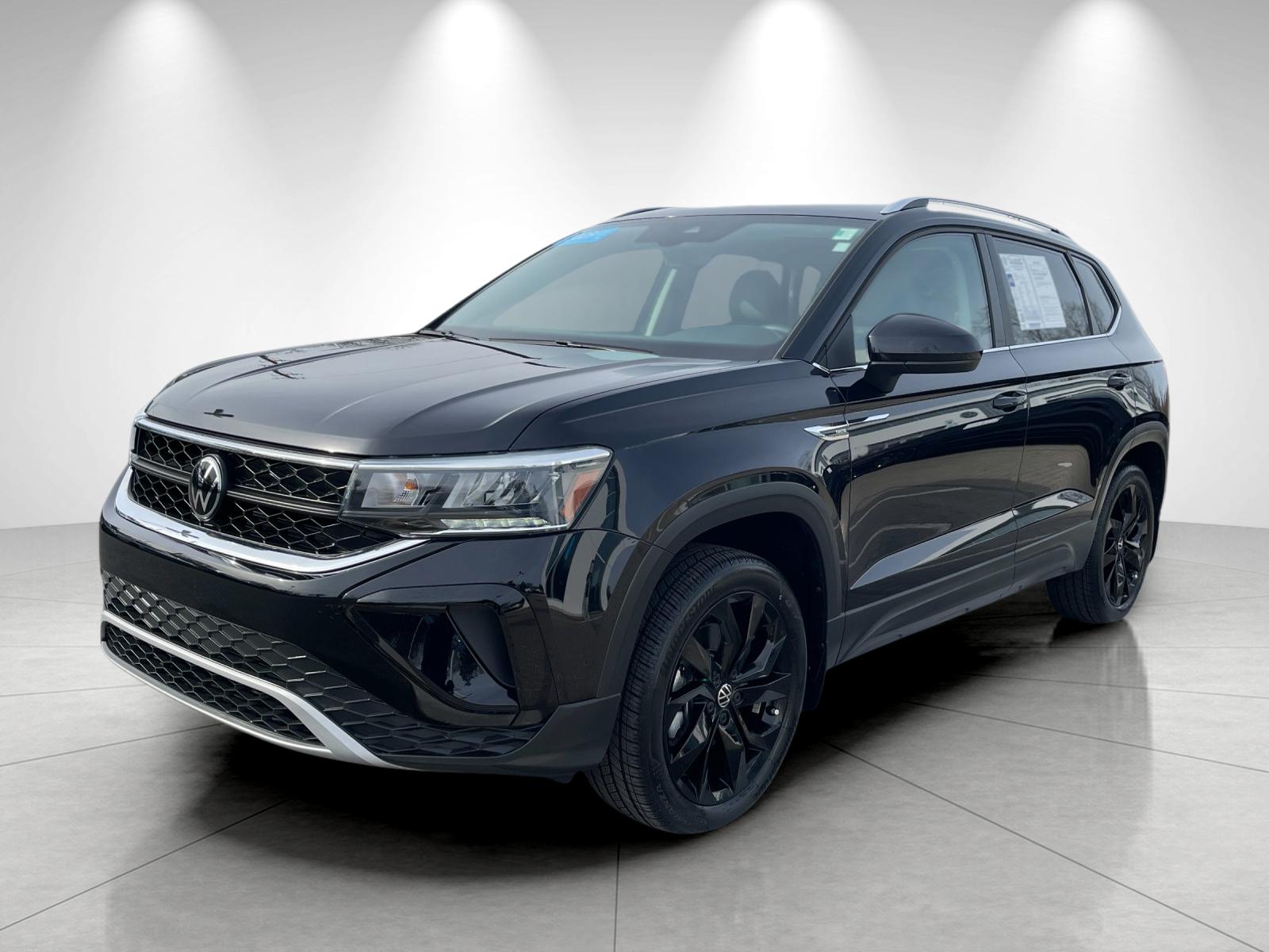 2023 Volkswagen Taos SE's photo