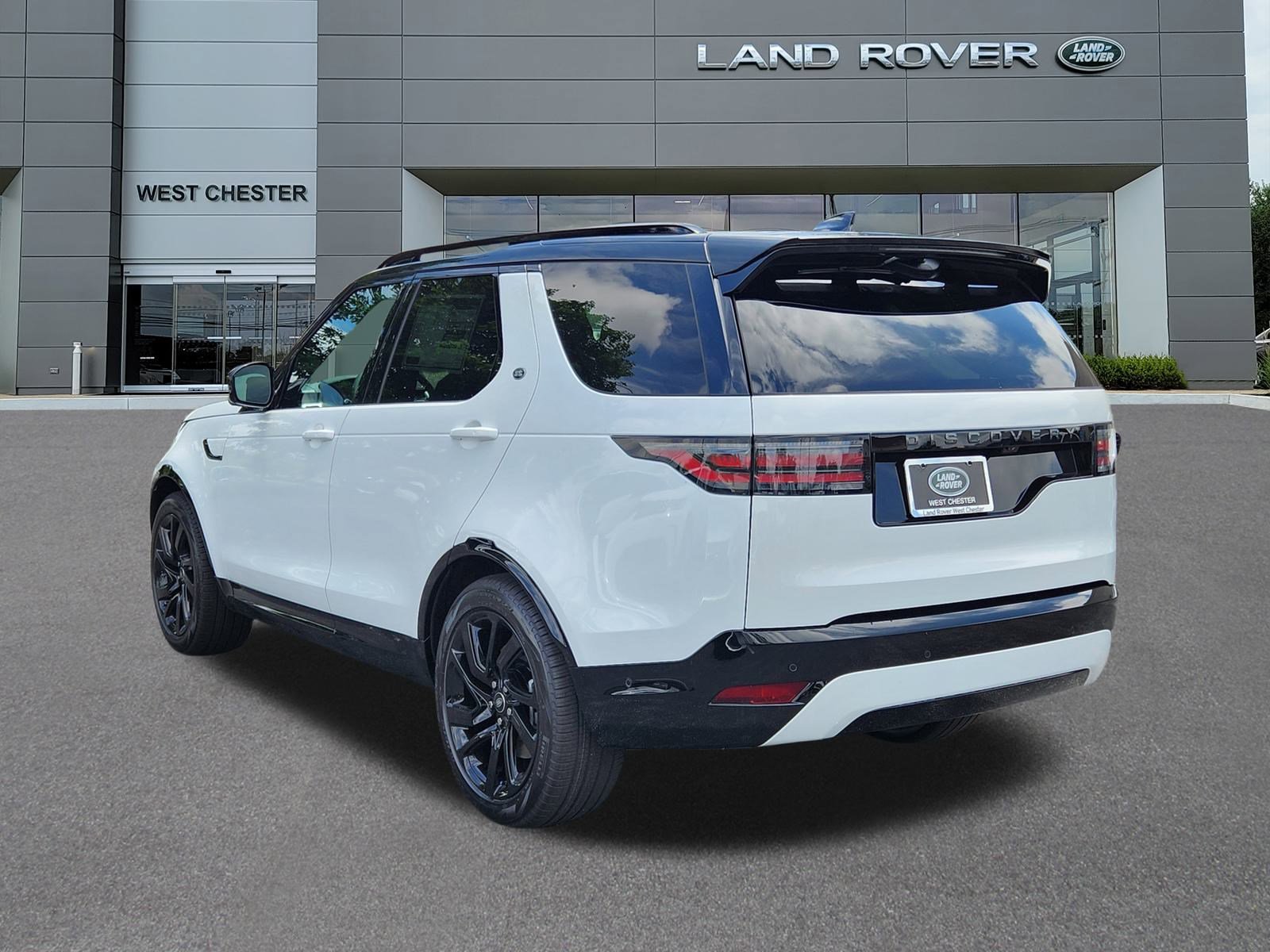 2025 Land Rover Discovery P360 Dynamic SE photo 3